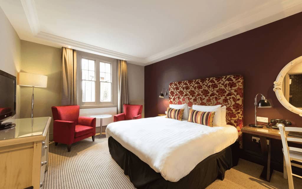 crown manor house hotel bedroom