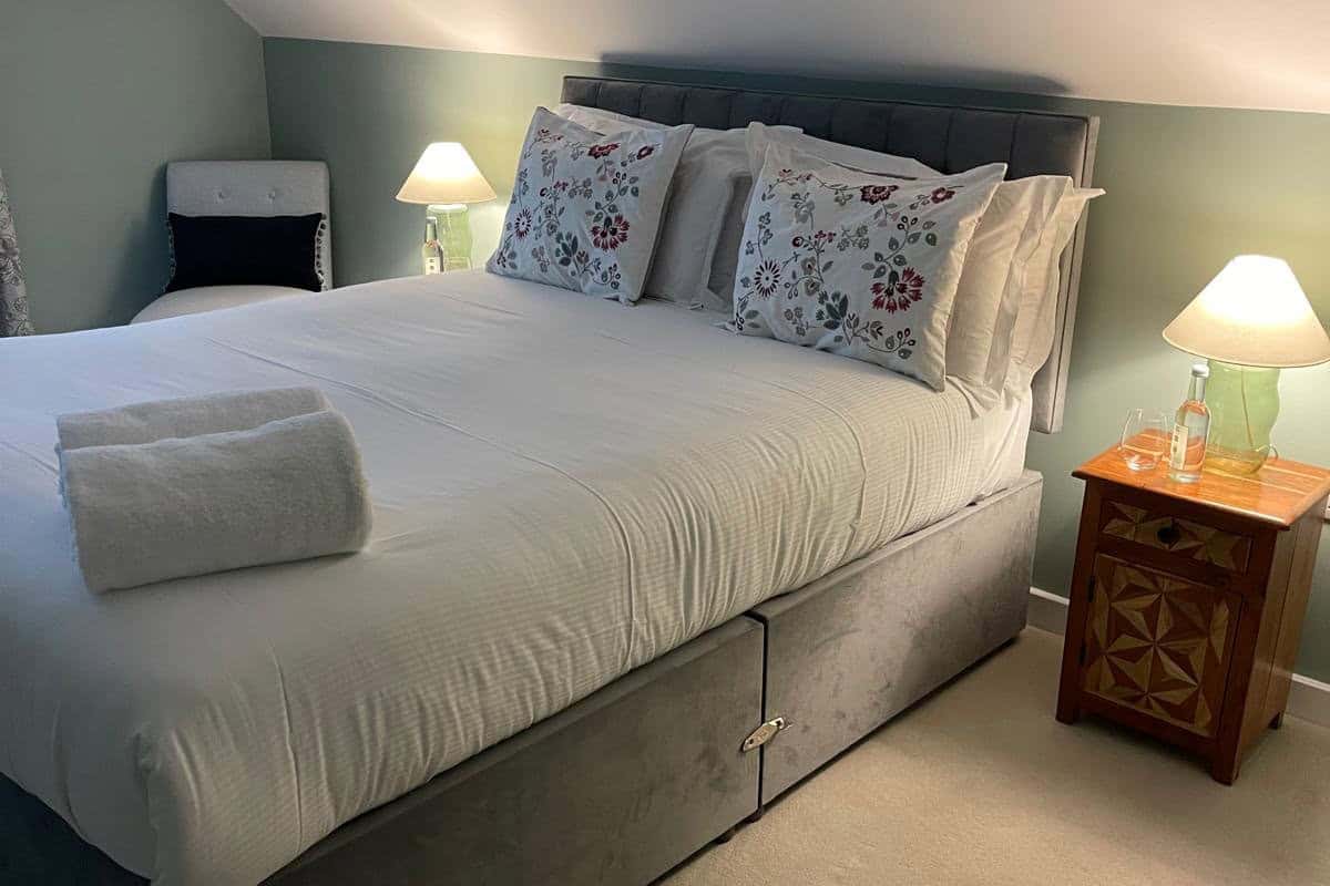 The Kings Head at Whiteparish bedroom