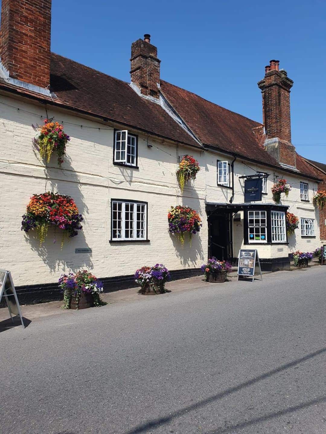 The Kings Head at Whiteparish exterior