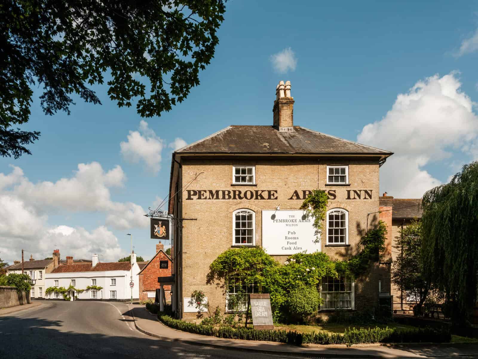 The Pembroke Arms, Wilton exterior