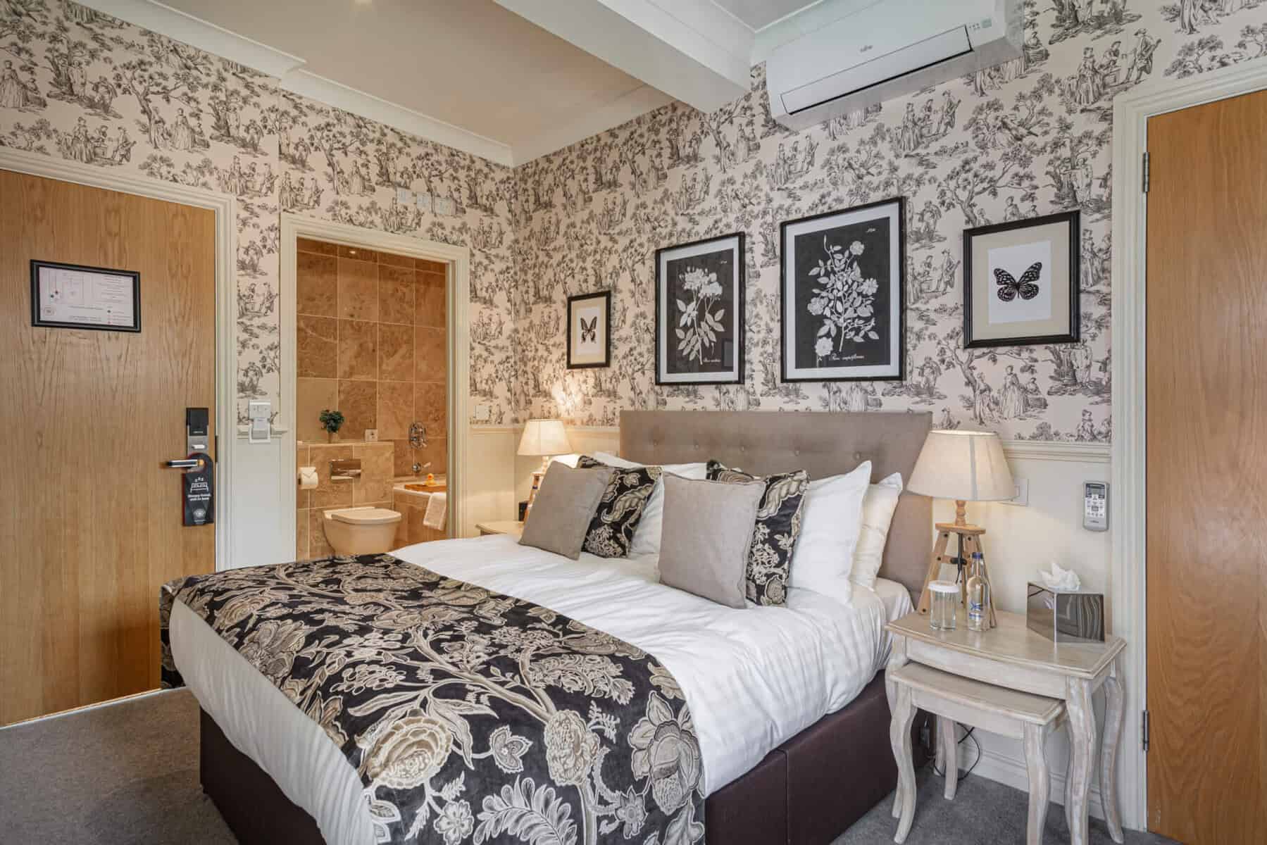 The White Horse Hotel, Romsey bedroom